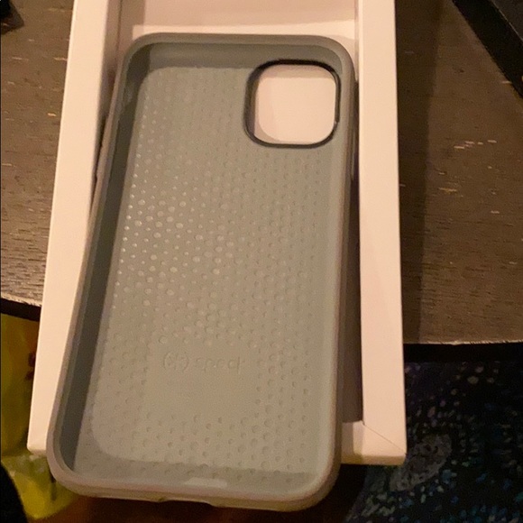 iPhone 11 case - Picture 3 of 3
